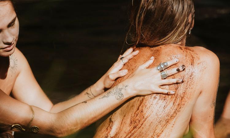 How to Build a Natural Anti-Aging Skincare Regimen