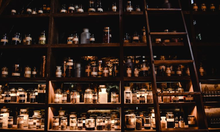 what is a apothecary